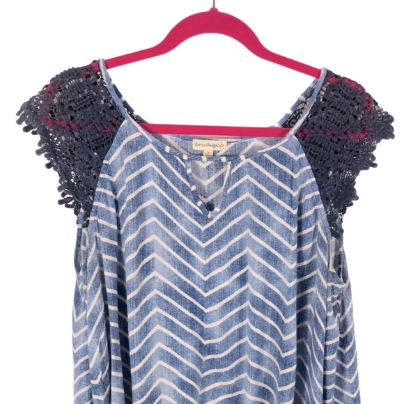 Love On A Hanger Blue Chevron Hi Lo Crocheted Cap Sleeve Blouse Plus Size 2X - Picture 4 of 13